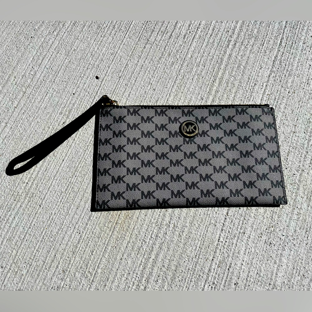 Michael Kors Wristlet